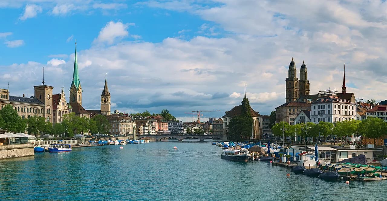 Zurich Transport Pass Guide 2026: Zürich Card vs ZVV Tickets