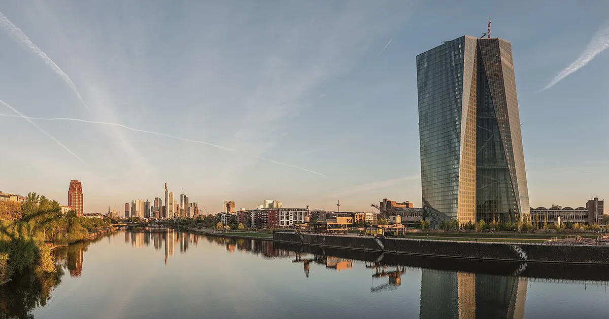 Römerberg old town square with the Frankfurt skyline, Germany — 1