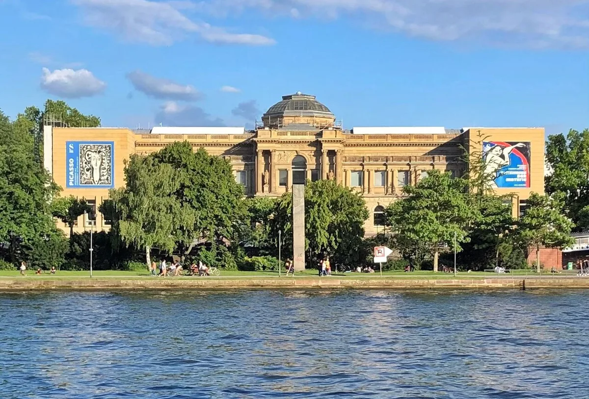 Museumsufer riverbank museums along the Main, Frankfurt, Germany — 1
