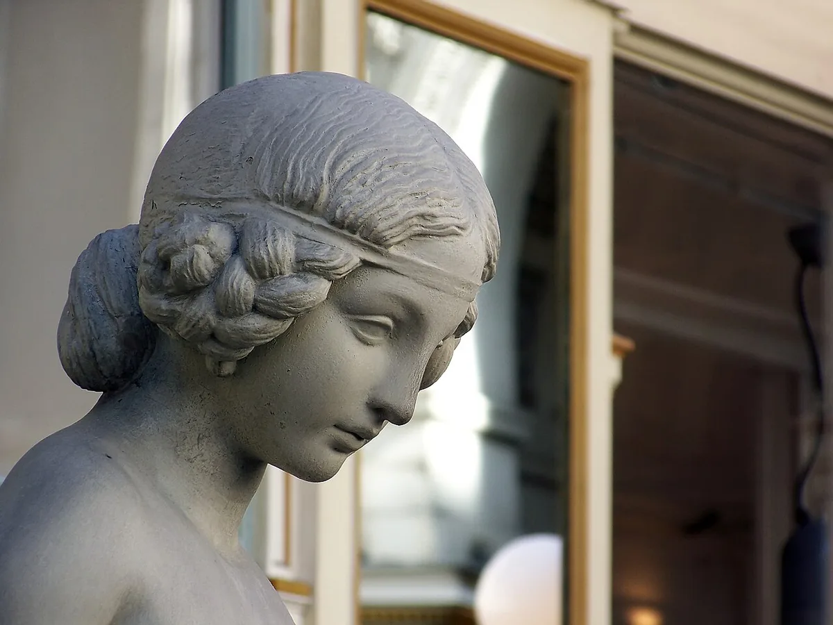 Statue passage Pommeraye — 2